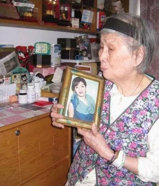 母亲的遗物女儿可以收着吗